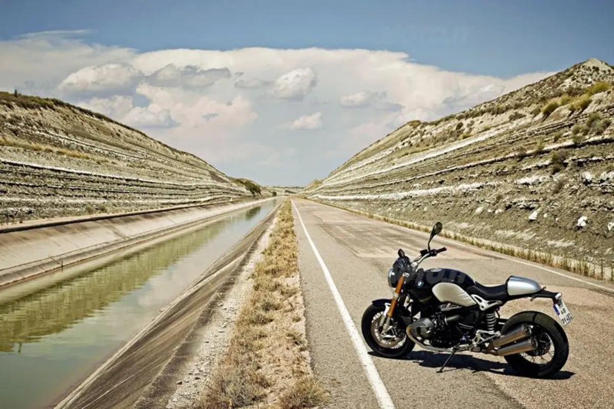 BMW R nineT: debutto romano