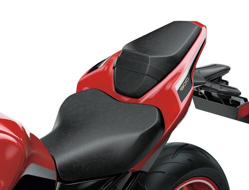 La Z di Kawasaki compie 50 anni e si tinge di rosso speciale (4)