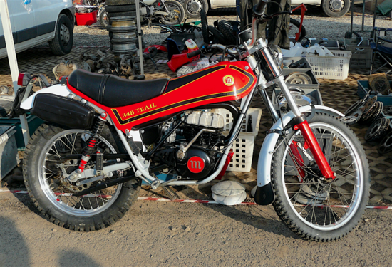 La Montesa 350 Trail della seconda metà anni Settanta era in pratica una moto da trial addolcita e abilitata al trasporto di due persone che poteva essere adibita al motoalpinismo (e fare quindi concorrenza alla Bultaco Alpina e alla Ossa Explorer)