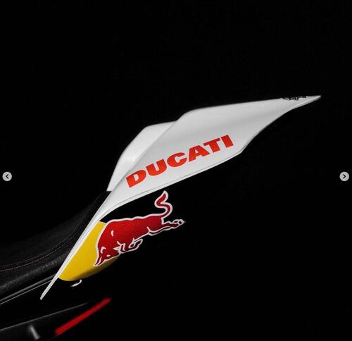 MotoGP, Jorge Martin ad Almeria con una (splendida) Ducati Panigale V4S (4)