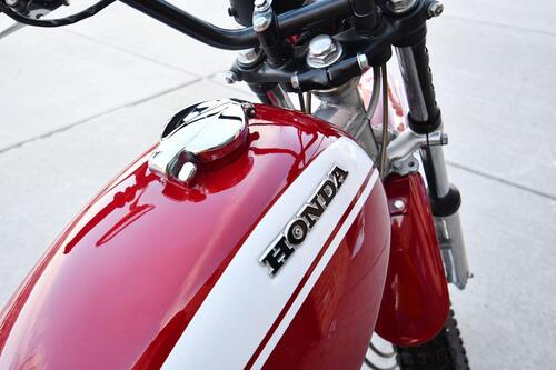 Sotheby's mette all'asta la Honda SL350 di John Wayne (6)