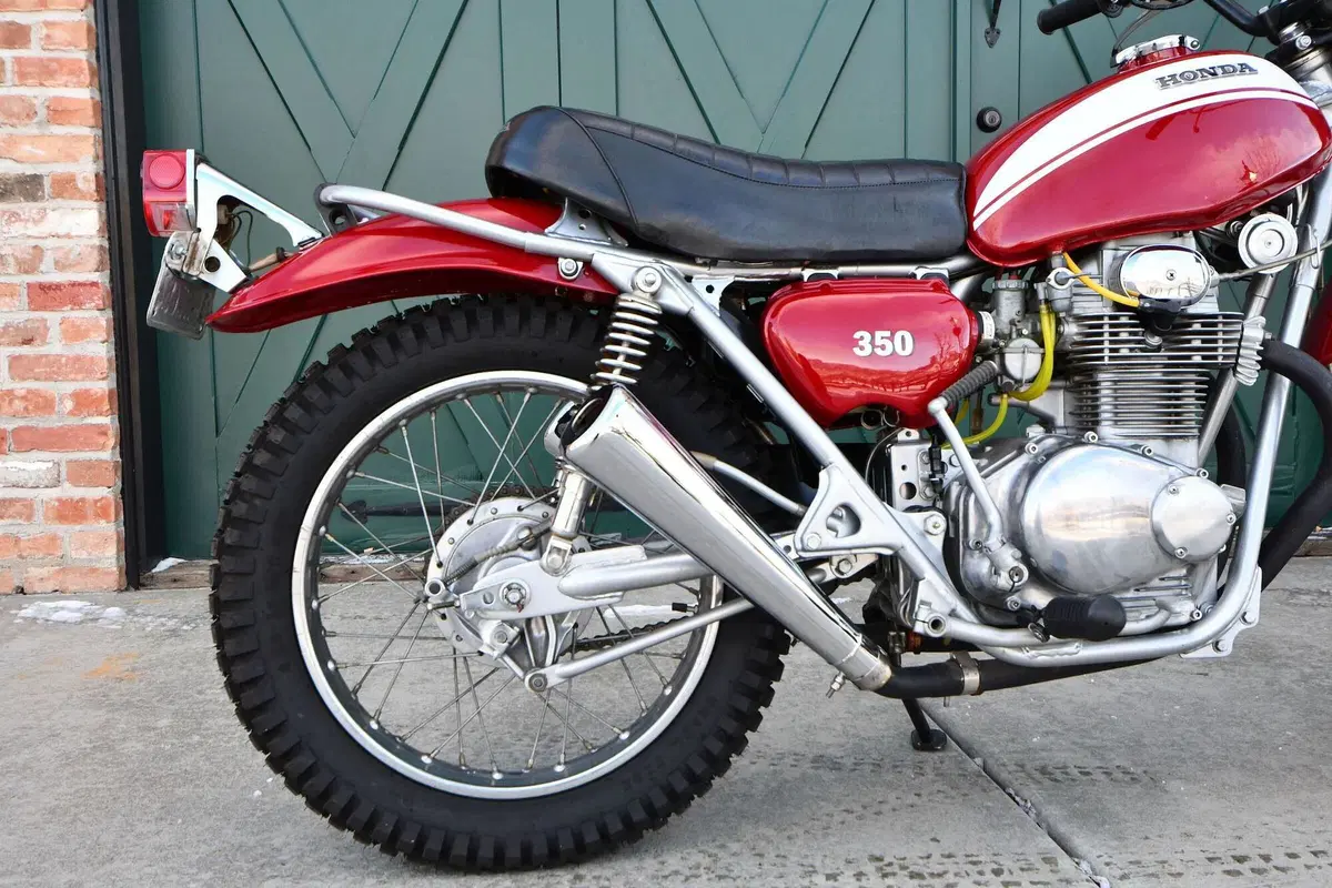 Sotheby's mette all'asta la Honda SL350 di John Wayne (10)