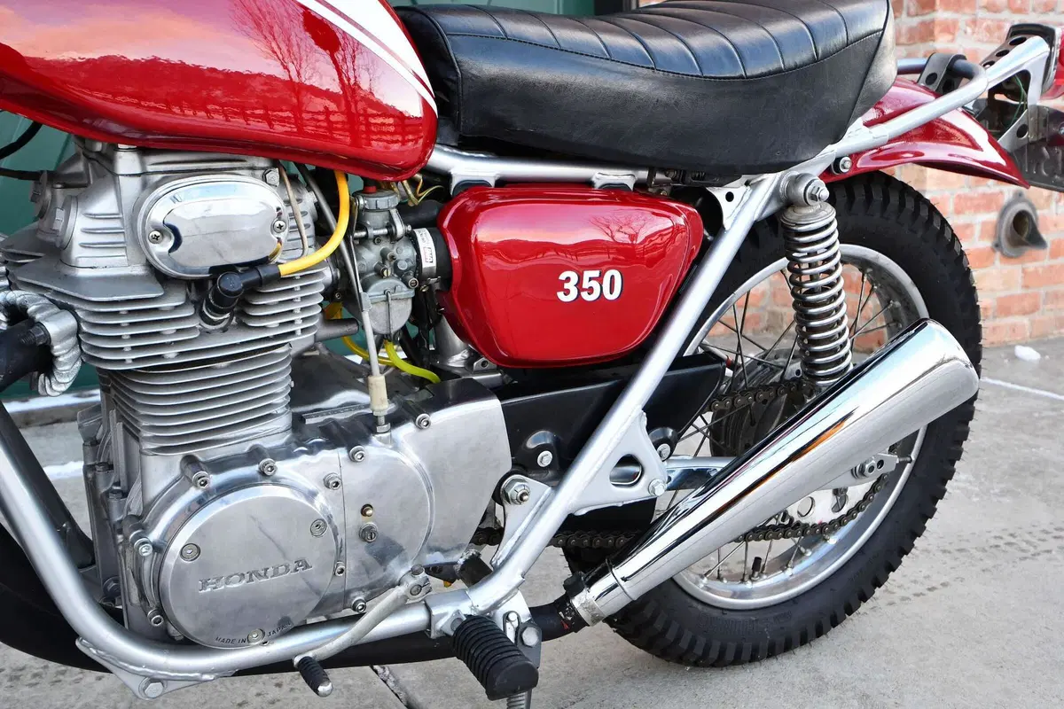 Sotheby's mette all'asta la Honda SL350 di John Wayne (11)