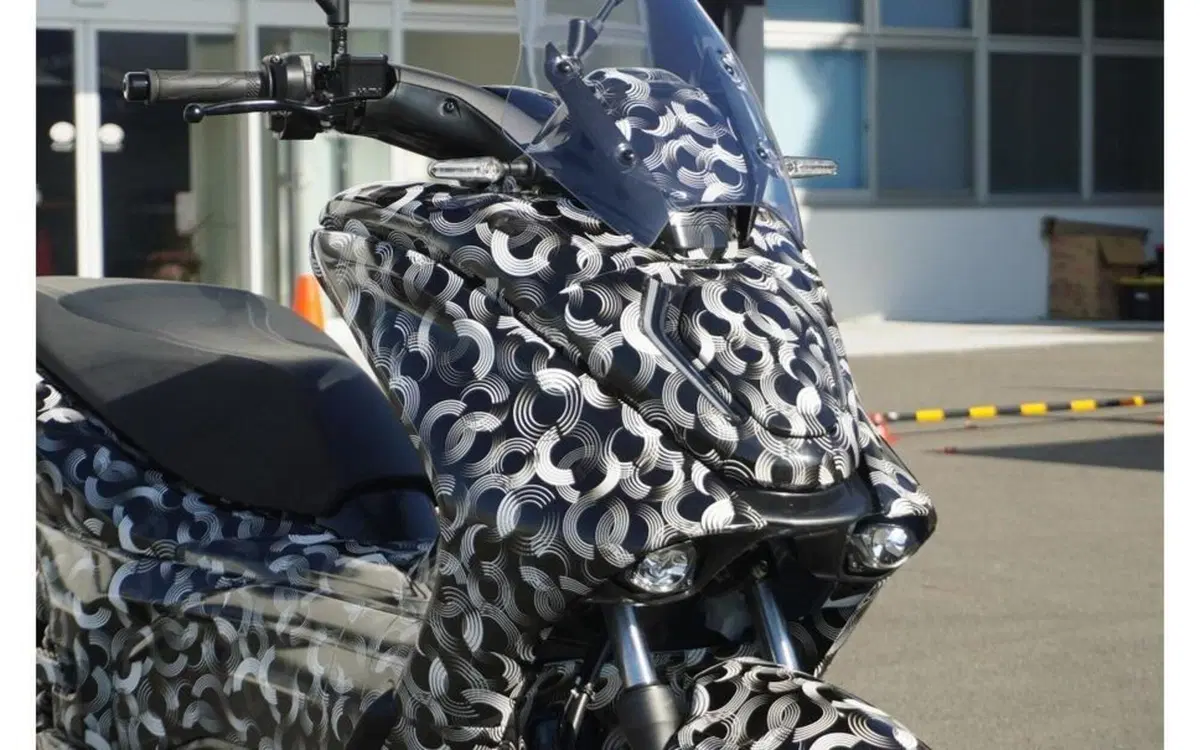 Yamaha E01 sempre più vicino al debutto. Le foto spia (5)