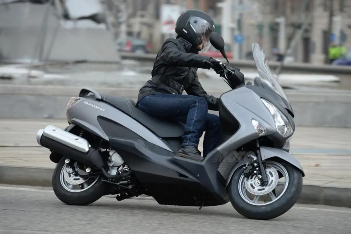 Suzuki Burgman 125 e 200 ABS (9)