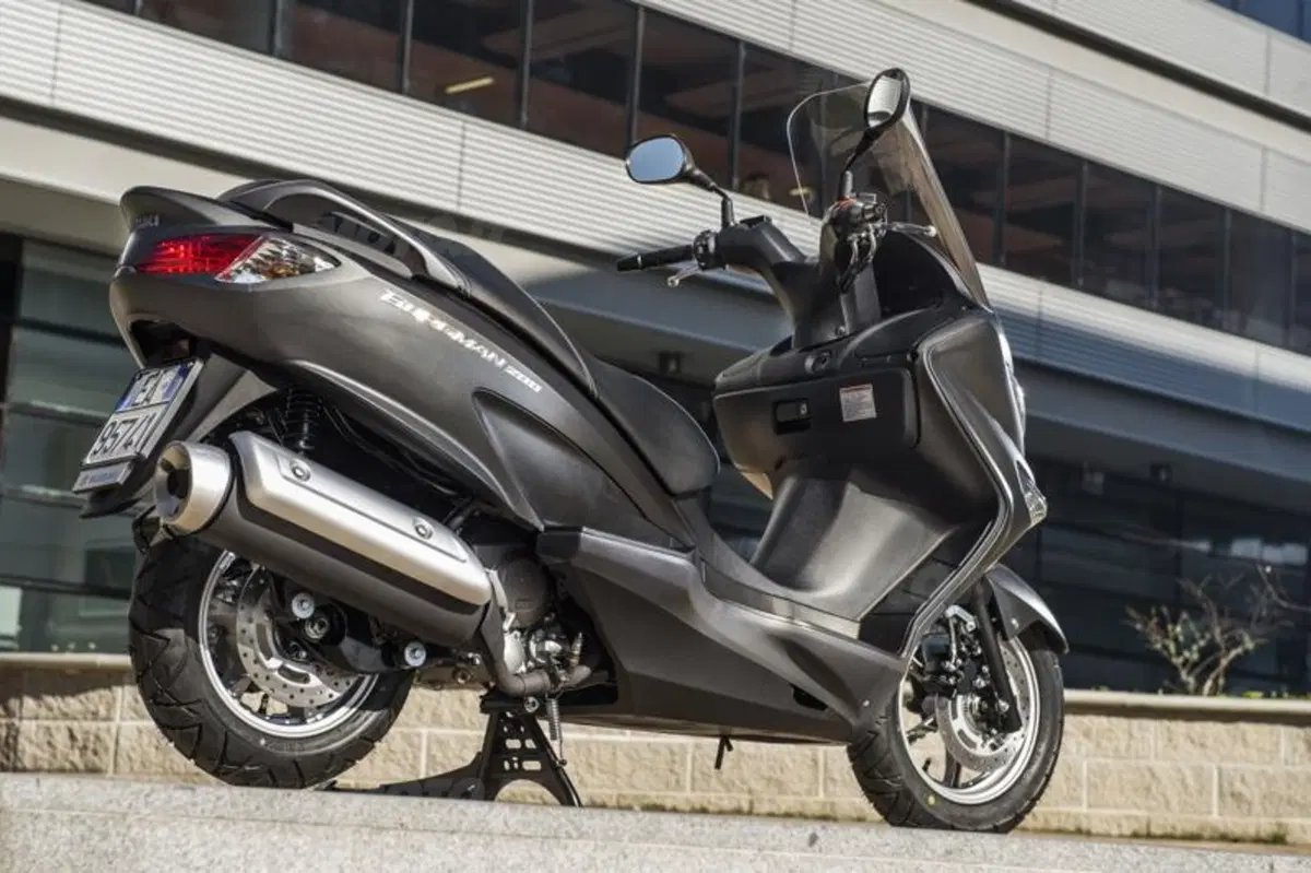 Suzuki Burgman 125 e 200 ABS (14)