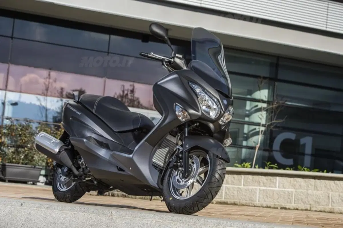 Suzuki Burgman 125 e 200 ABS (15)