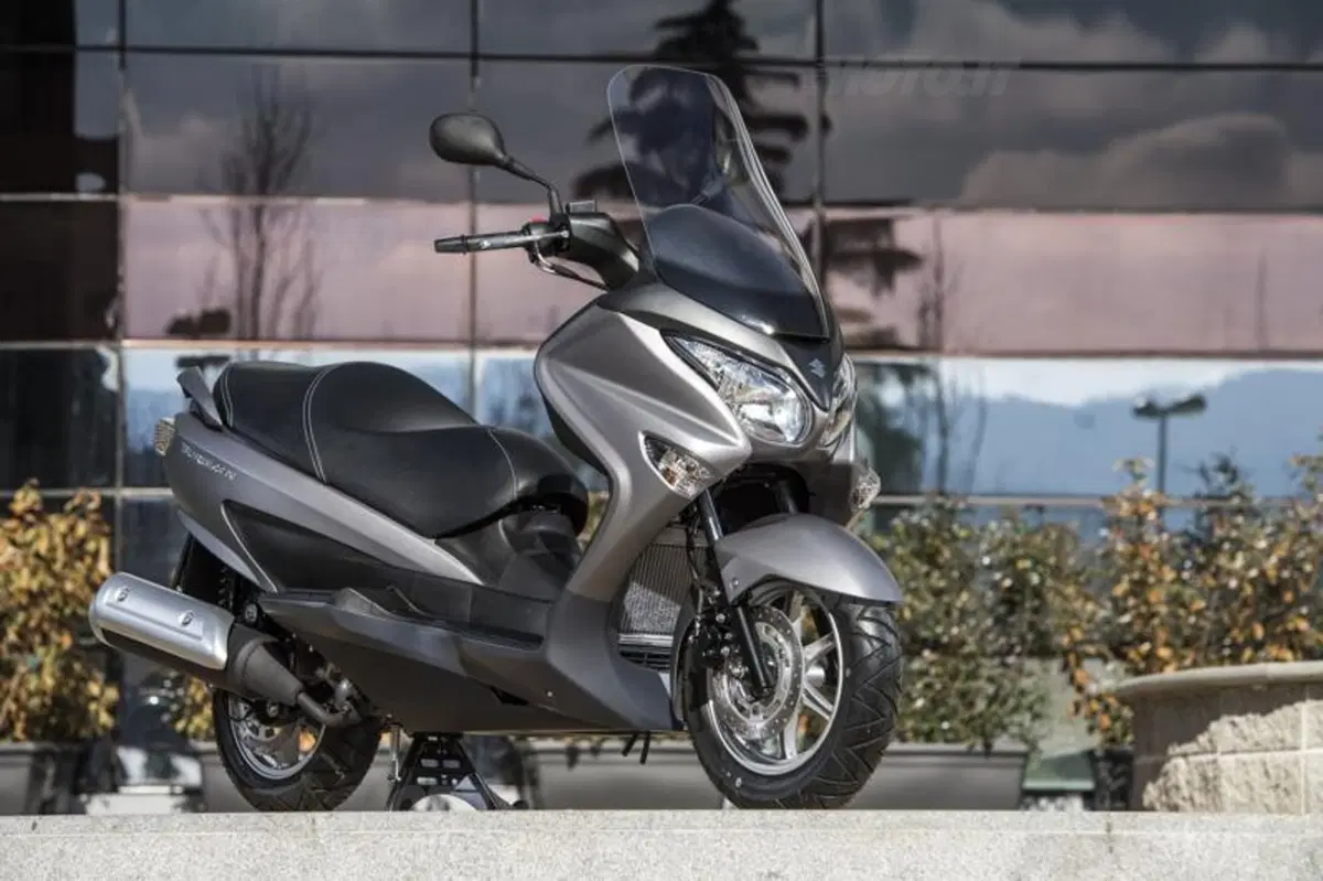 Suzuki Burgman 125 e 200 ABS (20)