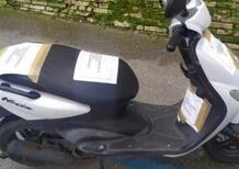 Macerata: gira in scooter senza targa, assicurazione e patente, 8.000 euro di multa