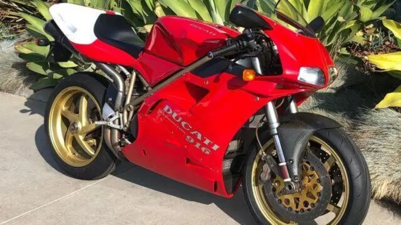All'asta un rarissimo modello di una Ducati 916 SPA [VIDEO]