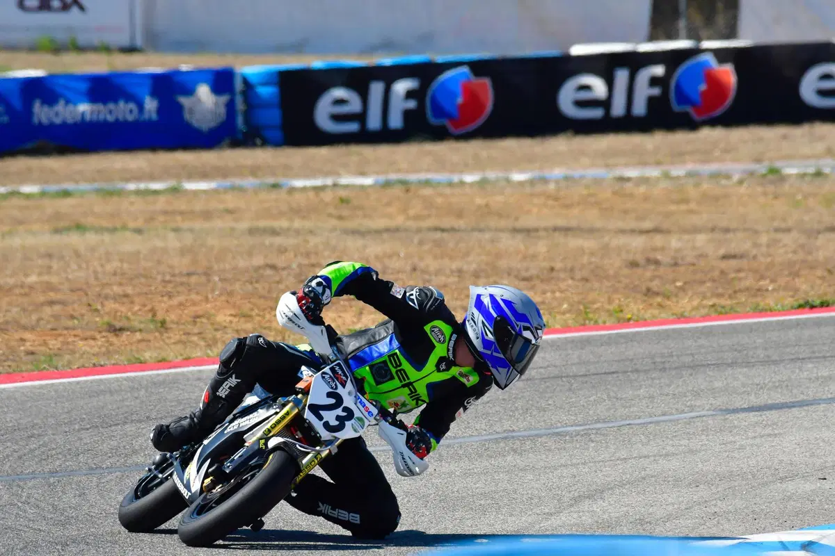 Loris Reggiani e la Thundervolt scendono in gara al CNV Motoasi (3)