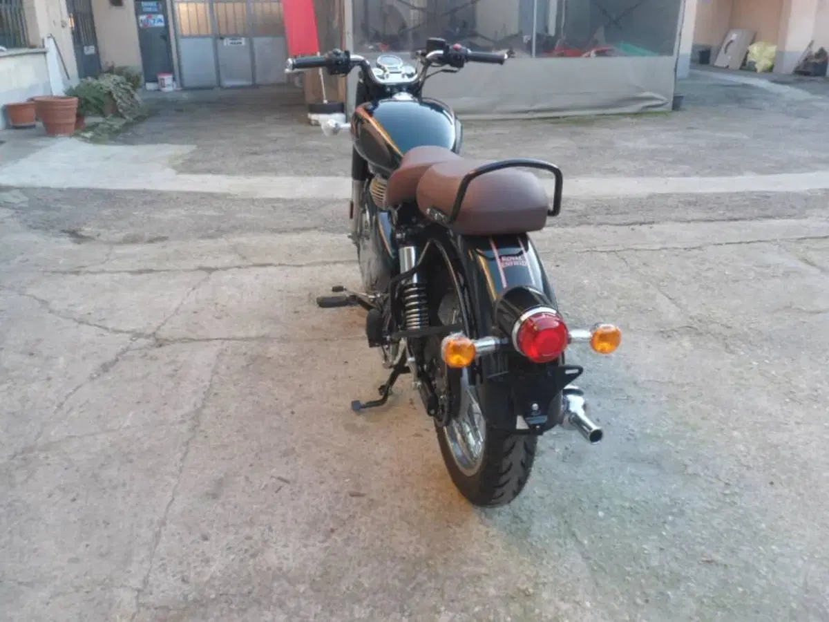 Royal Enfield Classic 350 (2021 - 26) (10)