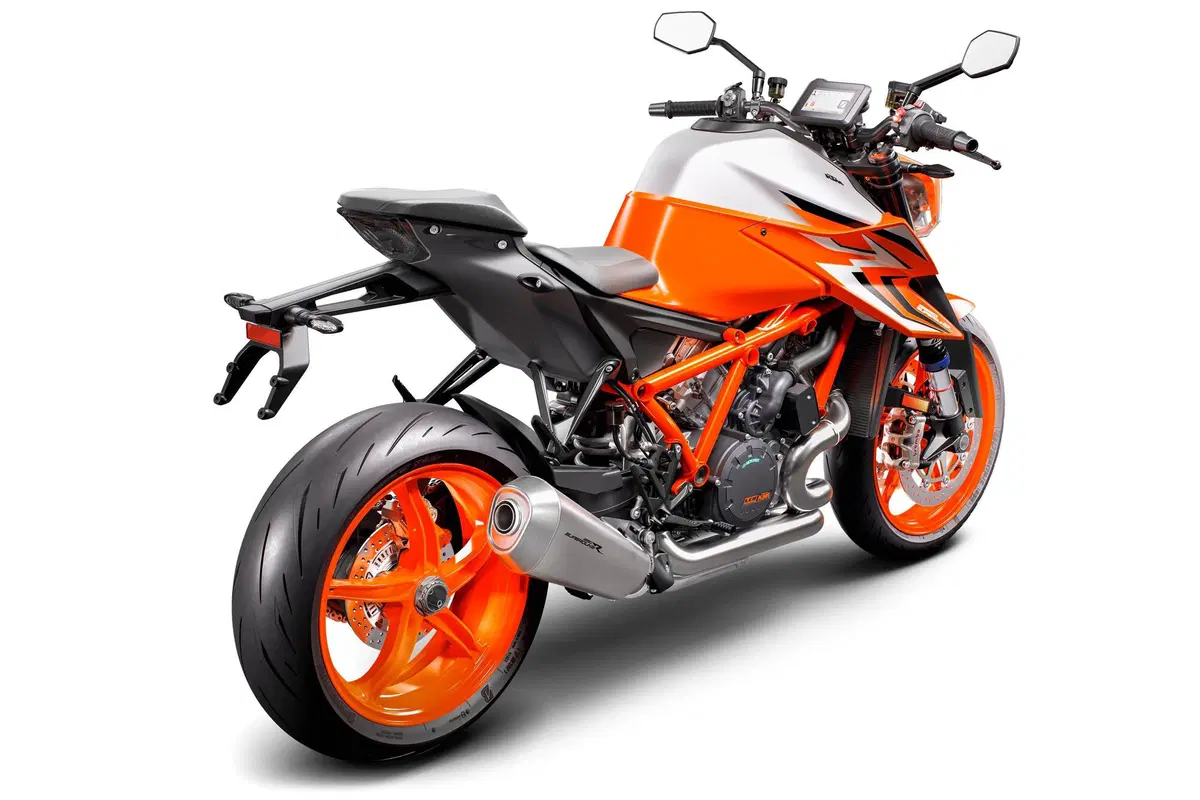 KTM SuperDuke 1290 R e 1290R EVO 2022: foto e dati (10)