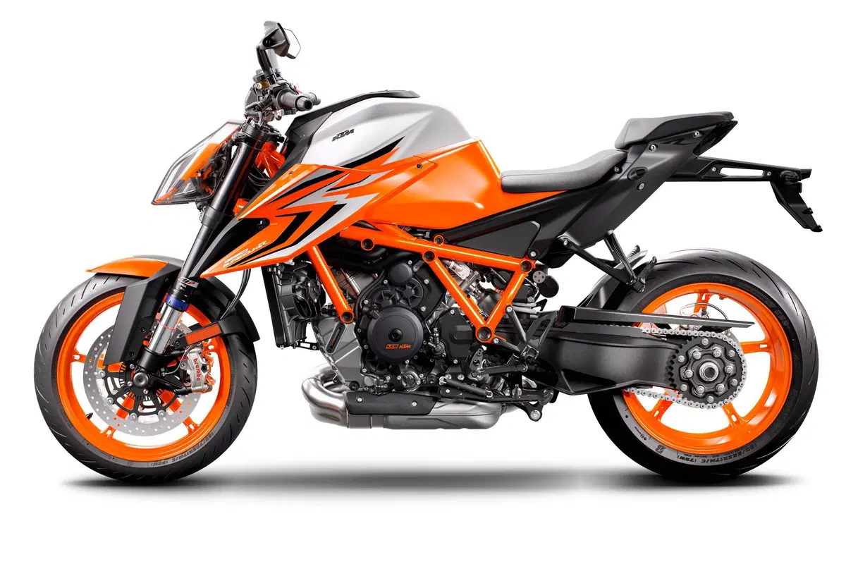 KTM SuperDuke 1290 R e 1290R EVO 2022: foto e dati (13)