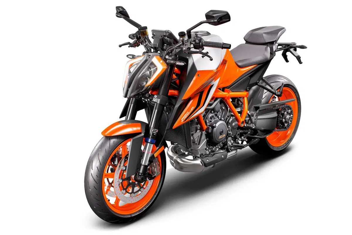 KTM SuperDuke 1290 R e 1290R EVO 2022: foto e dati (14)