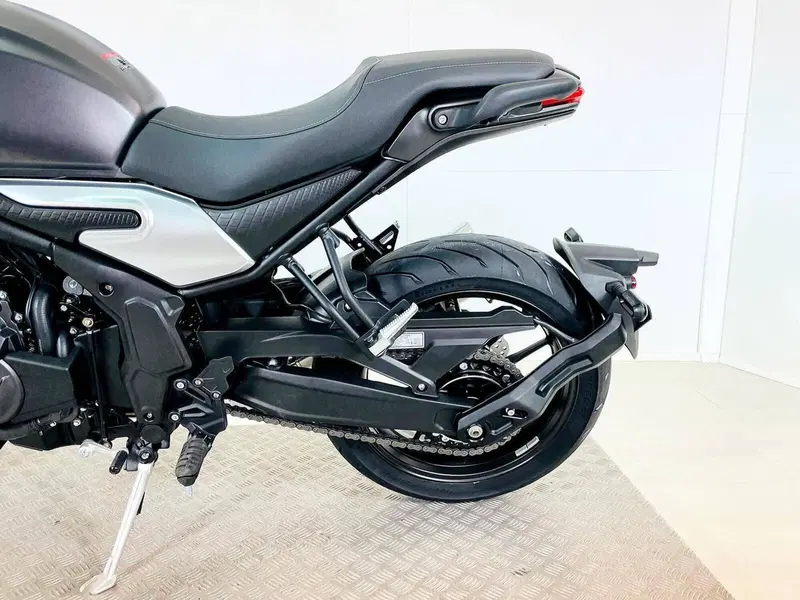 Voge Trofeo 500AC (2022 - 26) (16)