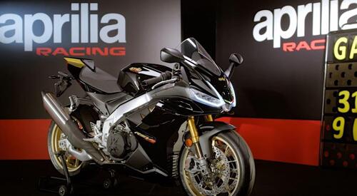 Aprilia, nuova RSV4 Factory Ultra Dark 2022 (4)