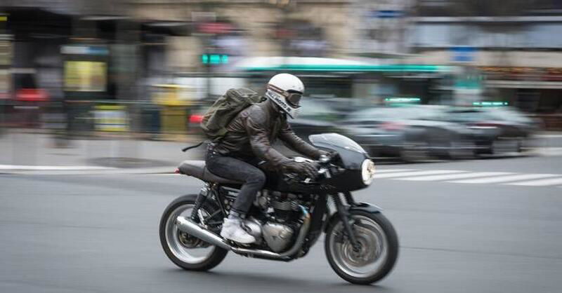Parigi: vietati moto e scooter. Lo chiede una consultazione anti rumore