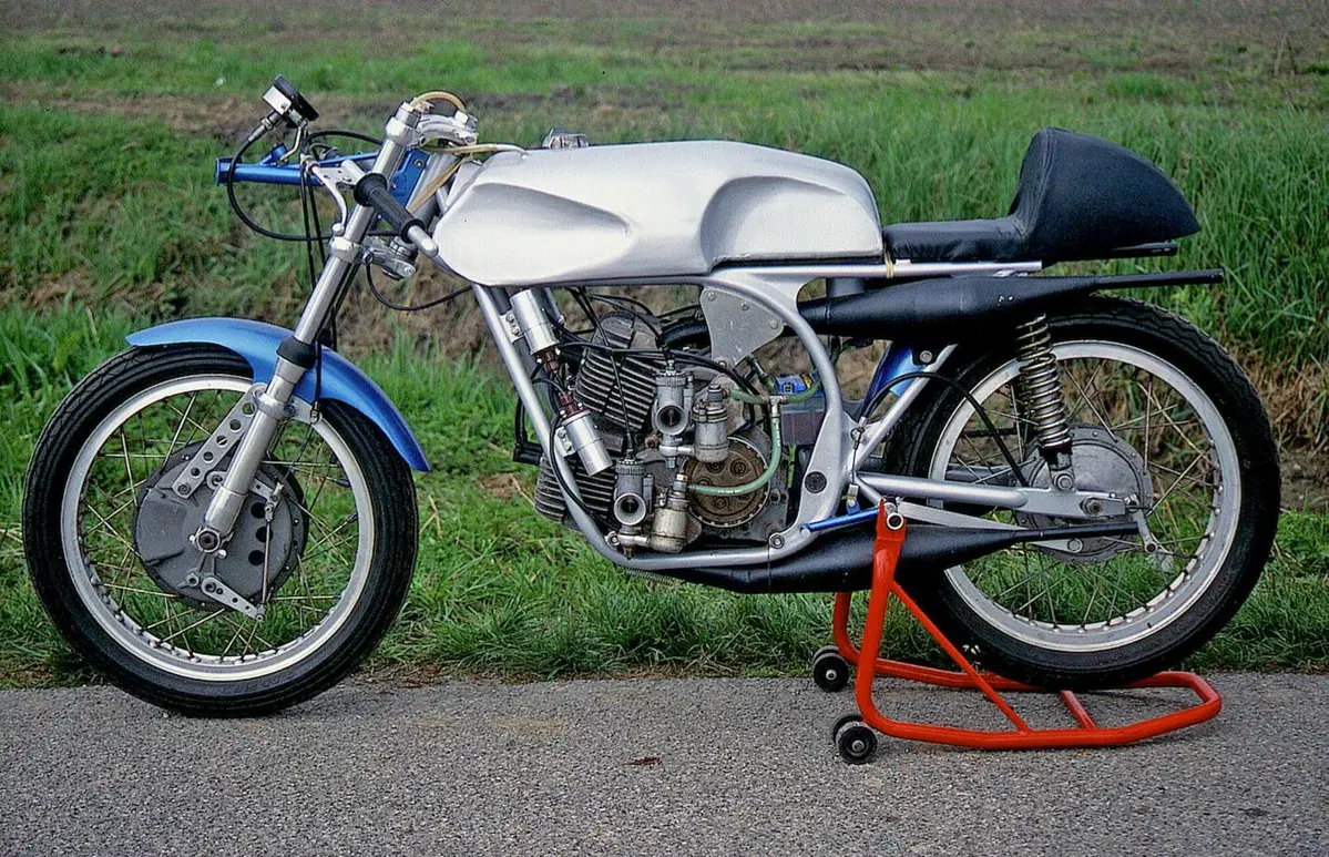 Motori inconsueti: i 4 cilindri a V stretto e in quadrato (8)