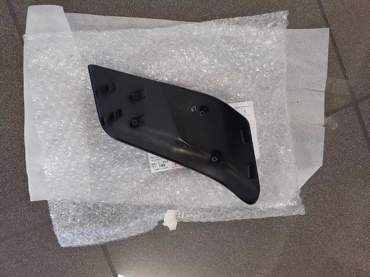 COPERCHIO SPORTELLO SX PER SYM MAXSYM TL 500 (2)