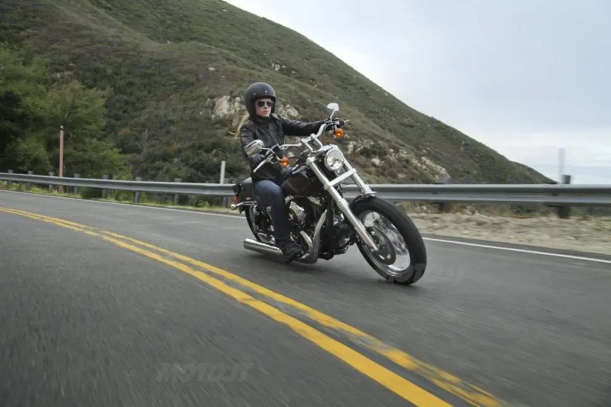 Harley-Davidson Low Rider e SuperLow 1200T sulle strade americane (2)