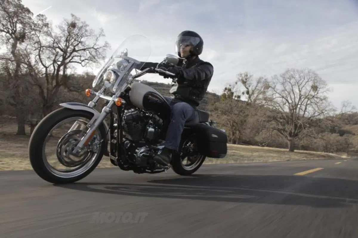 Harley-Davidson Low Rider e SuperLow 1200T sulle strade americane (13)