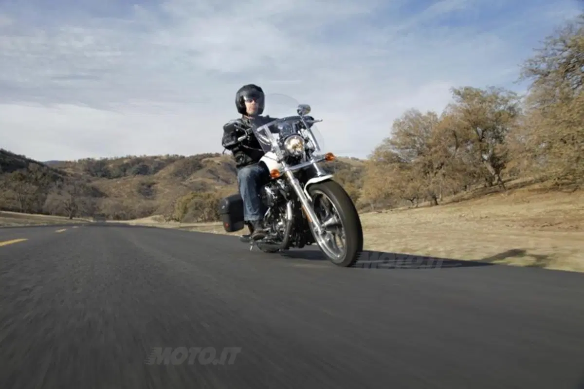 Harley-Davidson Low Rider e SuperLow 1200T sulle strade americane (14)