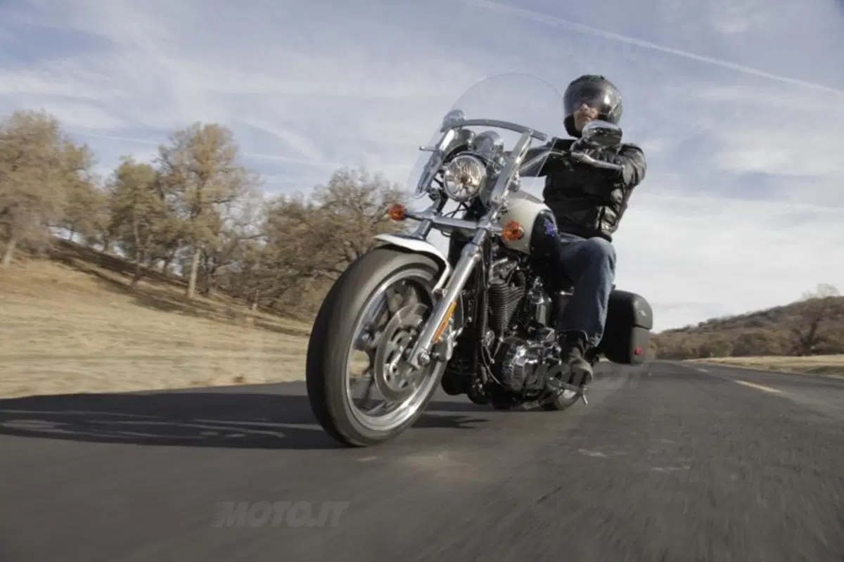 Harley-Davidson Low Rider e SuperLow 1200T sulle strade americane (15)