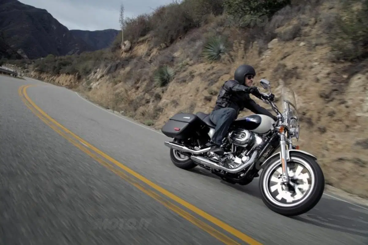 Harley-Davidson Low Rider e SuperLow 1200T sulle strade americane (16)
