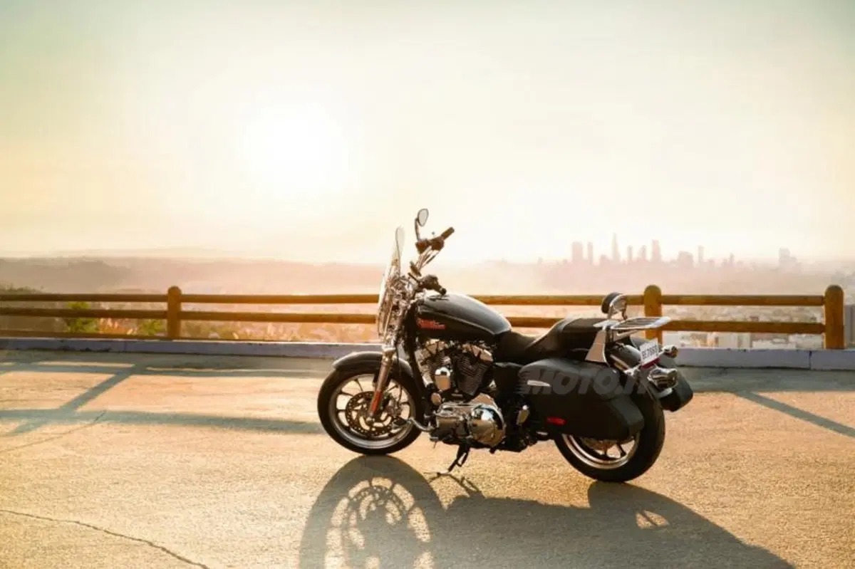 Harley-Davidson Low Rider e SuperLow 1200T sulle strade americane (18)