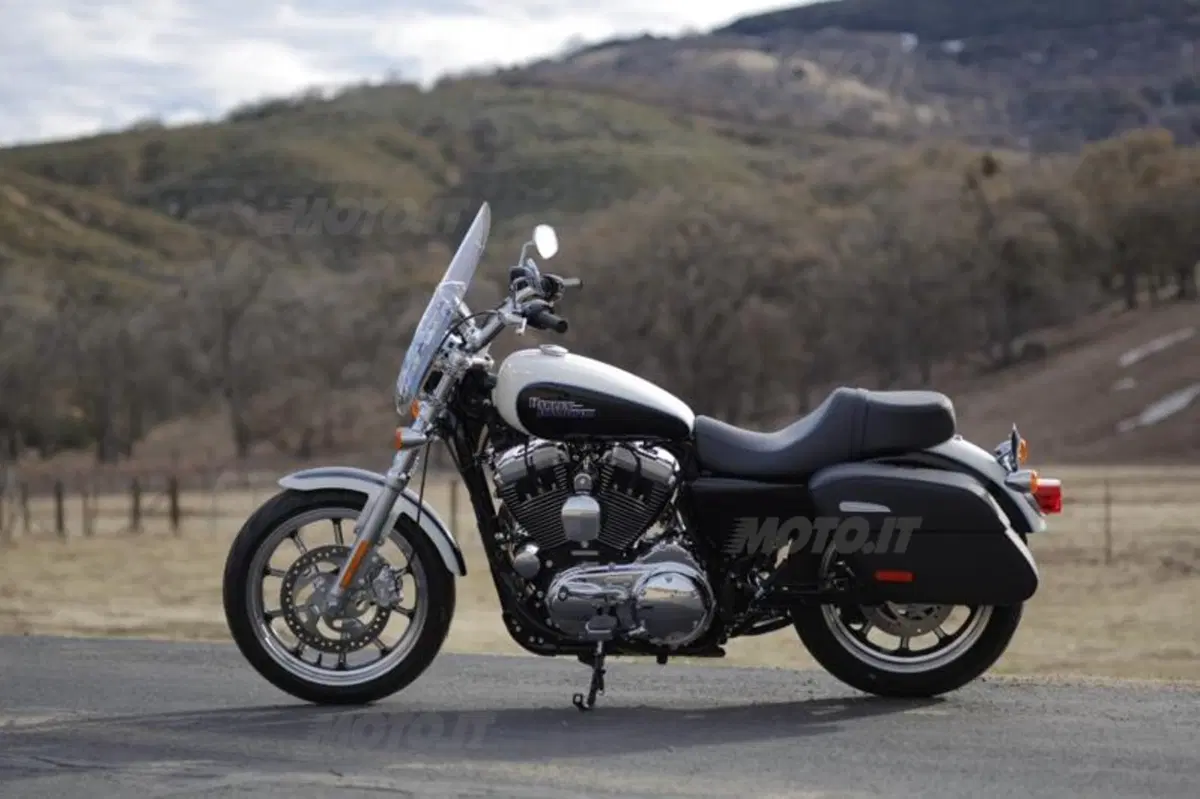 Harley-Davidson Low Rider e SuperLow 1200T sulle strade americane (20)
