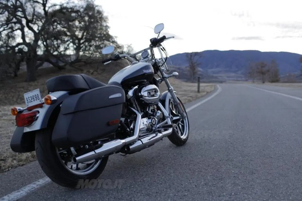 Harley-Davidson Low Rider e SuperLow 1200T sulle strade americane (21)
