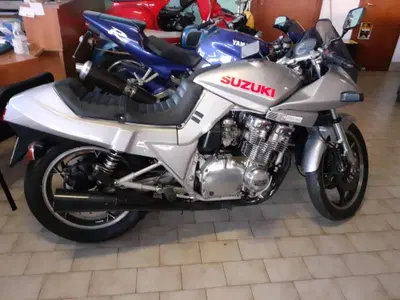 Suzuki Katana 750 d'epoca