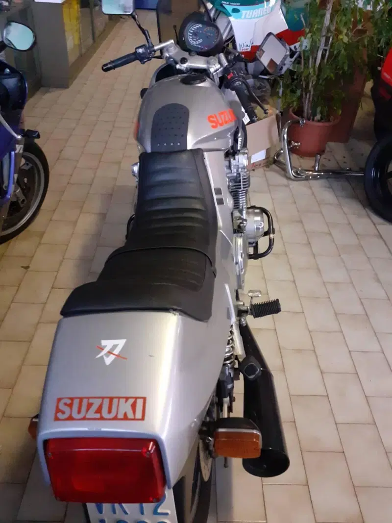 Suzuki Katana 750 (4)
