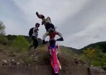 Epic fail: la moto è da enduro, ma il passaggio è da trial [VIDEO]