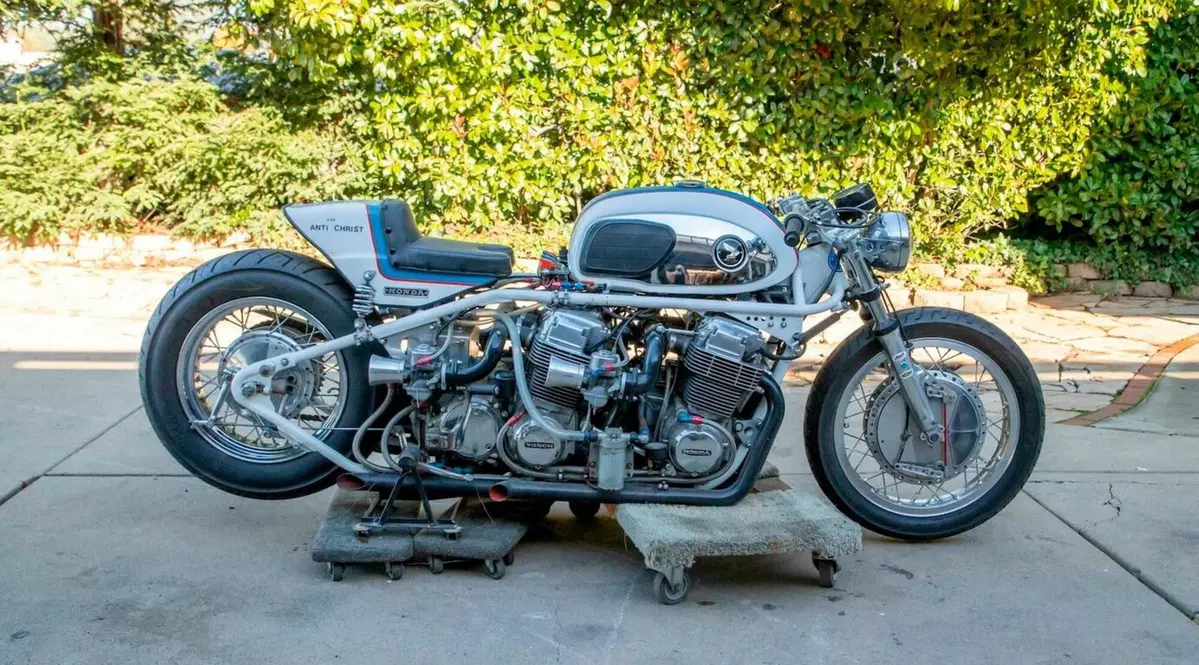"Anti Christ": la special a doppio motore per correre a Bonneville (3)