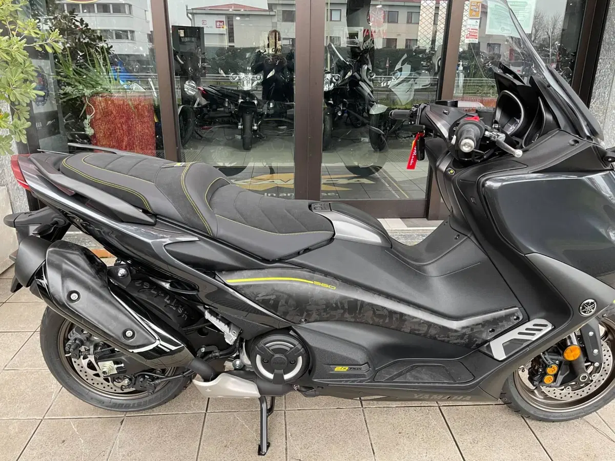 Yamaha T-Max 560 20° anniversario (2021)