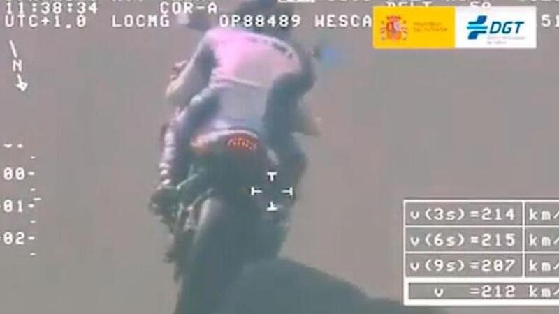 Moto follia: inseguito con il drone e beccato dalla polizia a oltre 200km/h [VIDEO]