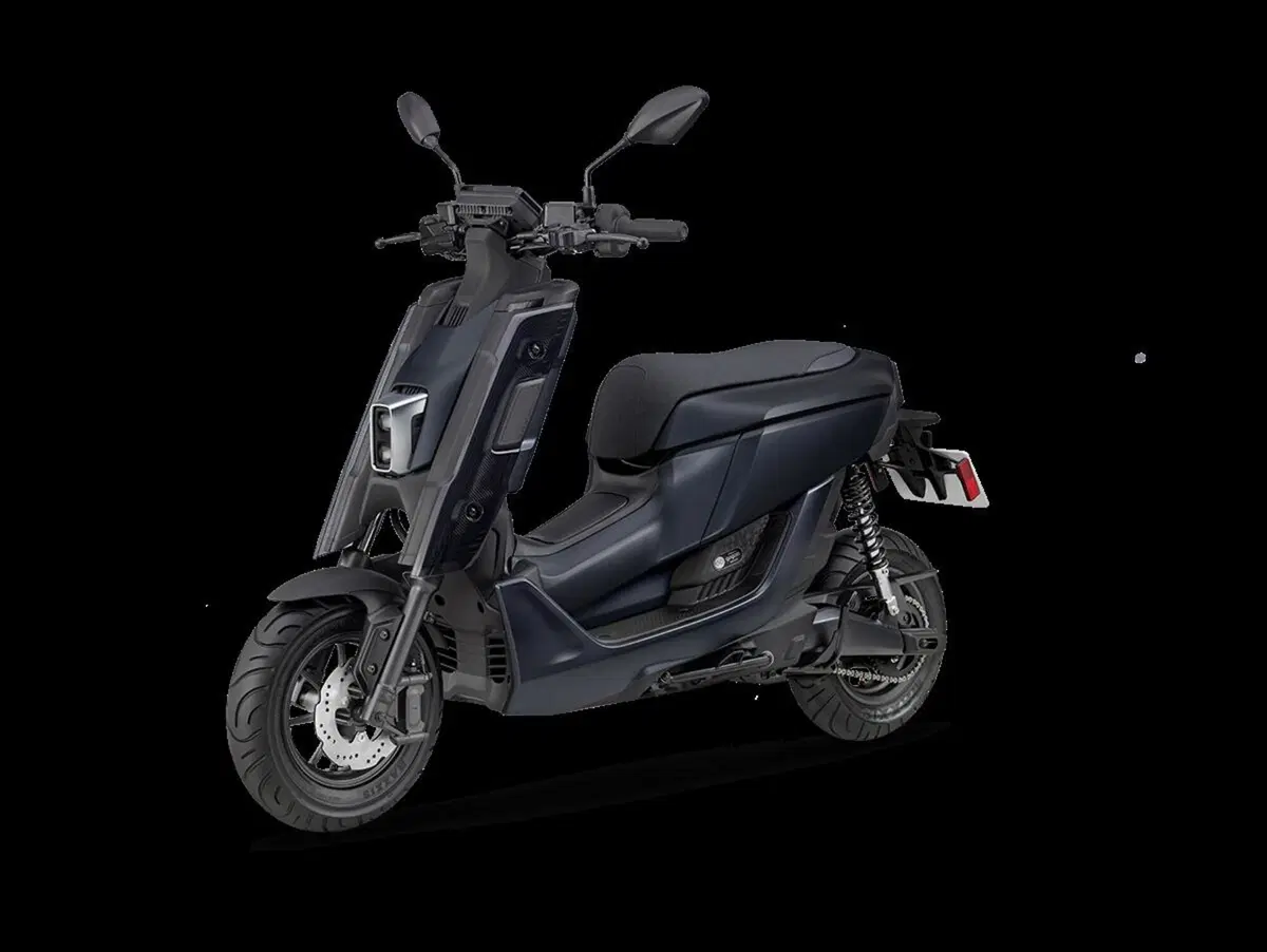 Yamaha EMF: lo scooter con batterie intercambiabili (2)