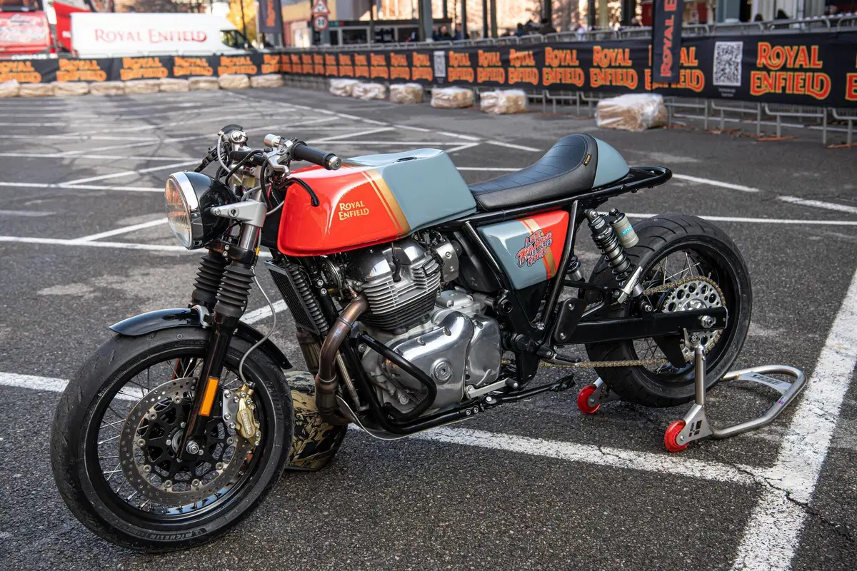 Royal Enfield e lo stunt rider Lee Bowers siglano partnership ufficiale per il 2022 (6)