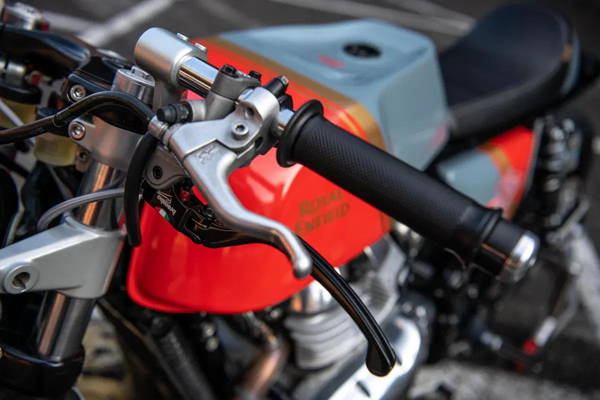 Royal Enfield e lo stunt rider Lee Bowers siglano partnership ufficiale per il 2022 (8)