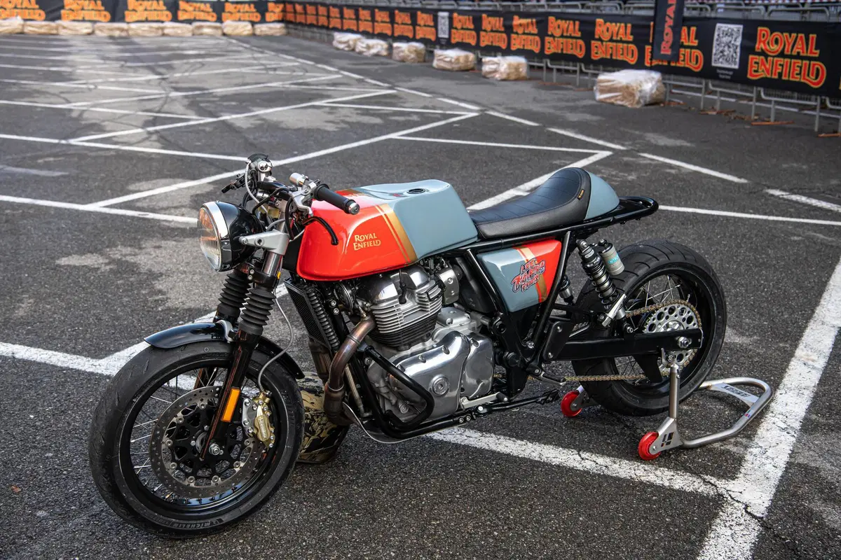 Royal Enfield e lo stunt rider Lee Bowers siglano partnership ufficiale per il 2022 (9)