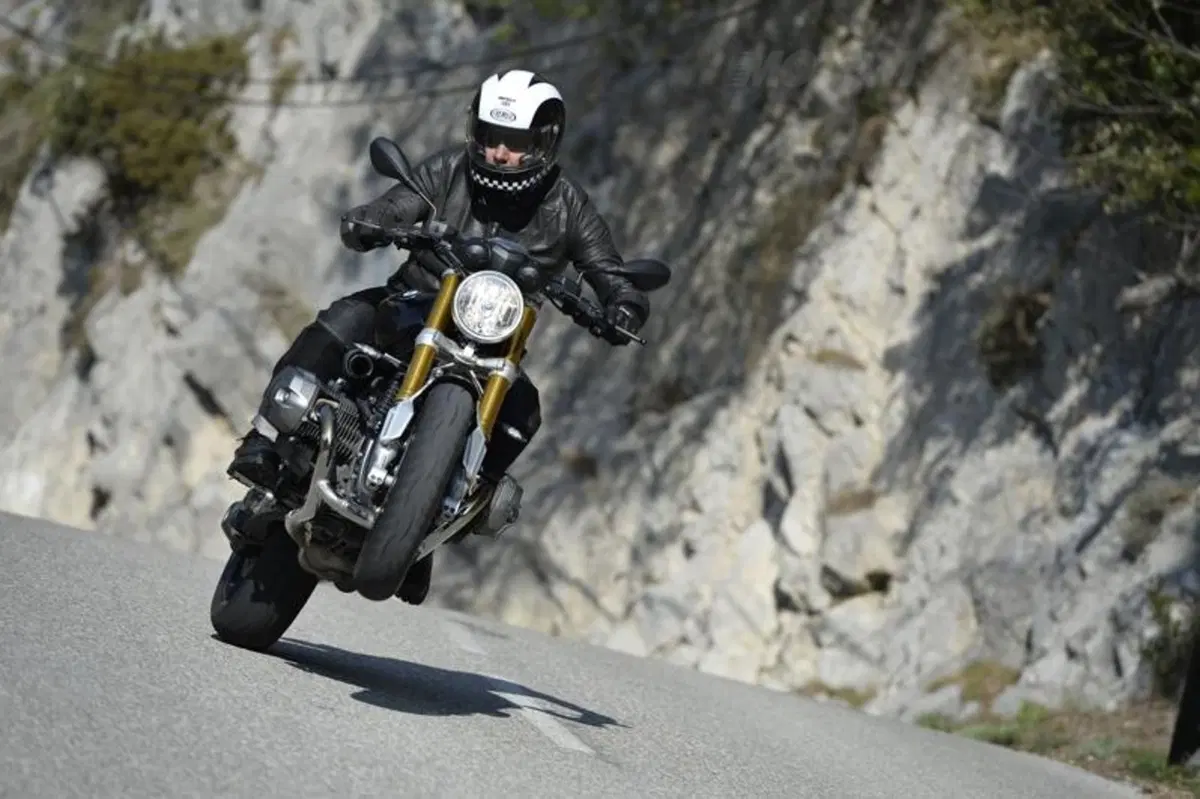 BMW R nineT  (3)