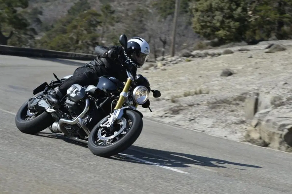 BMW R nineT  (4)