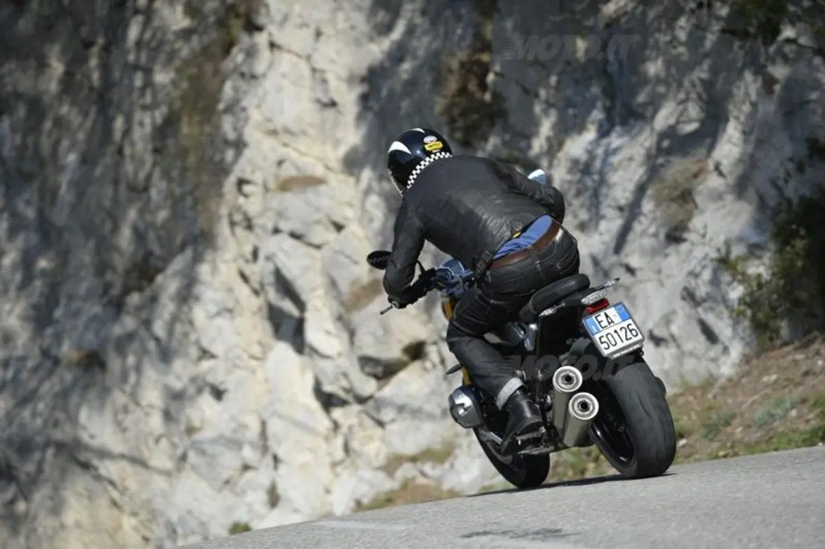 BMW R nineT  (5)