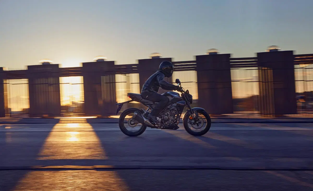 Honda CB300R 2022: la famiglia Neo Sports Café torna completa (6)