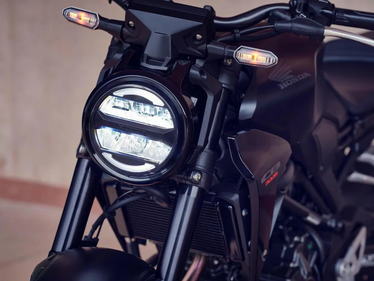 Honda CB300R 2022: la famiglia Neo Sports Café torna completa (8)