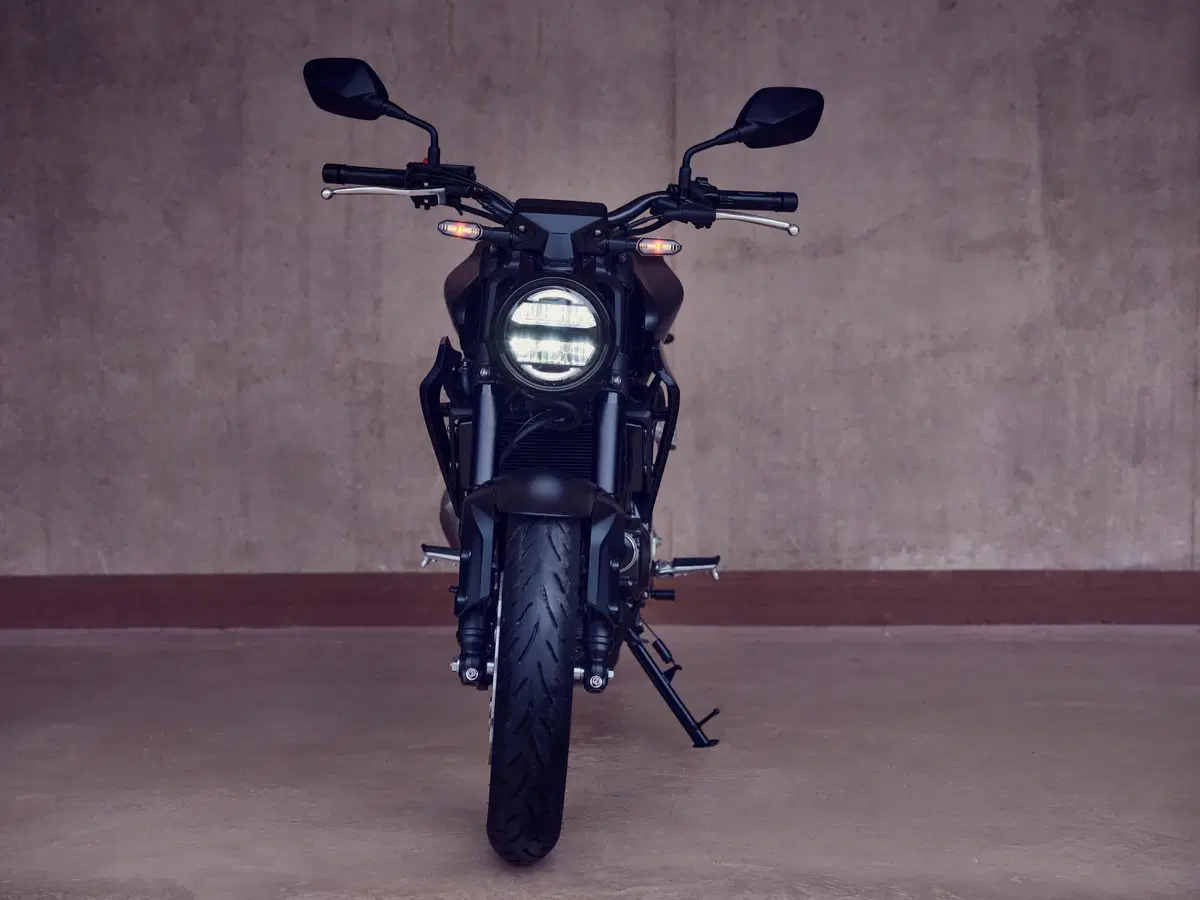 Honda CB300R 2022: la famiglia Neo Sports Café torna completa (12)