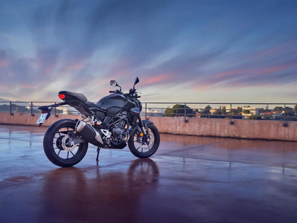Honda CB300R 2022: la famiglia Neo Sports Café torna completa