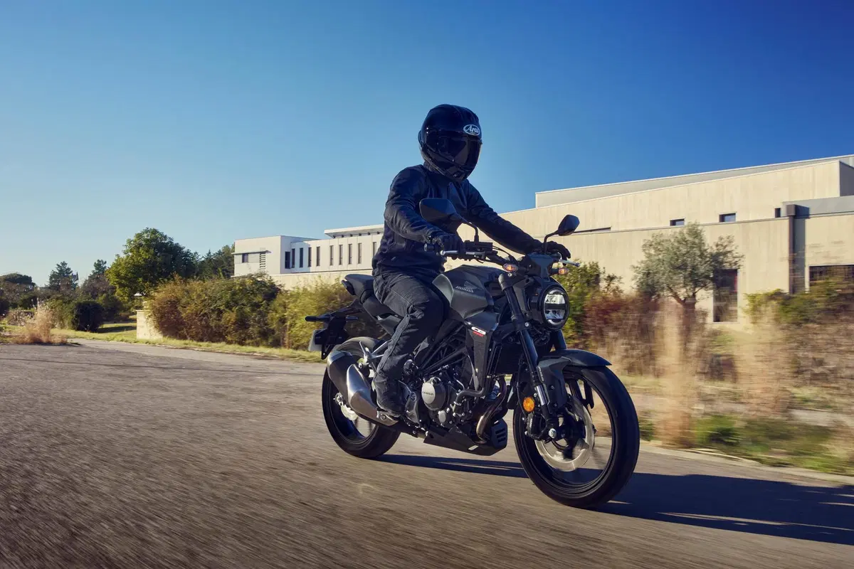 Honda CB300R 2022: la famiglia Neo Sports Café torna completa (14)